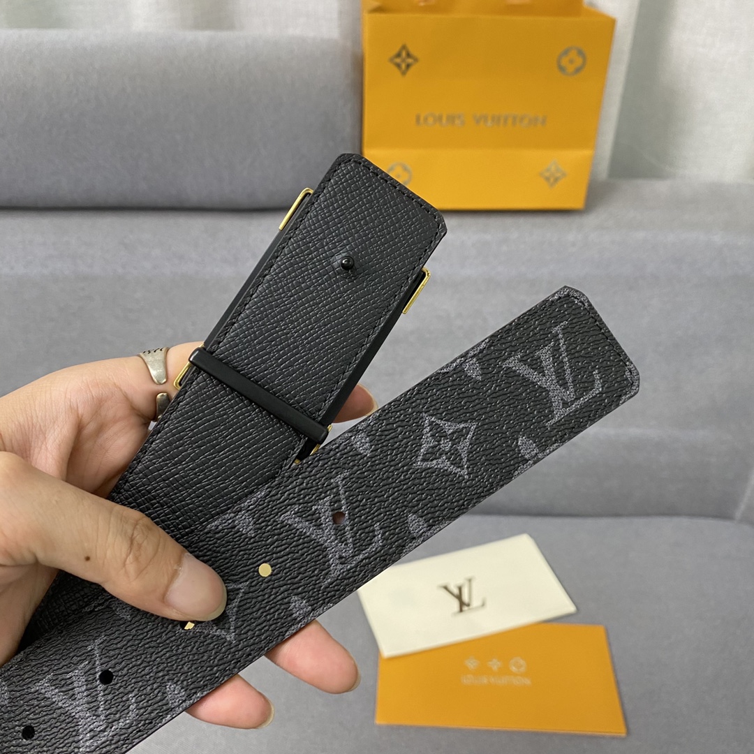 Louis Vuitton Belt in Black