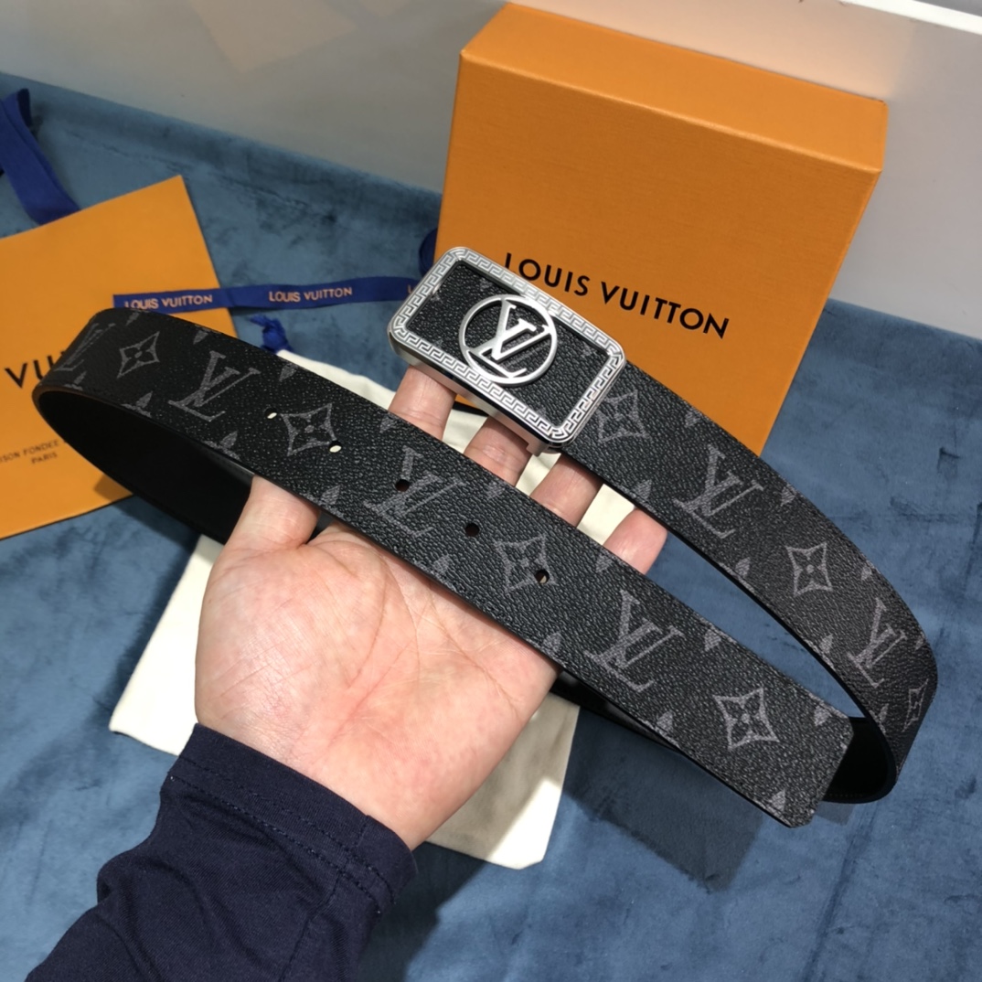 Louis Vuitton Belt in Black