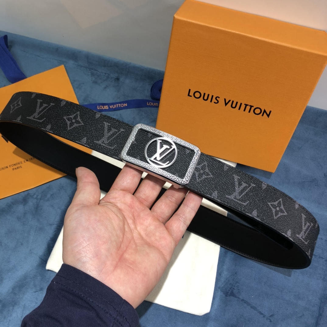 Louis Vuitton Belt in Black