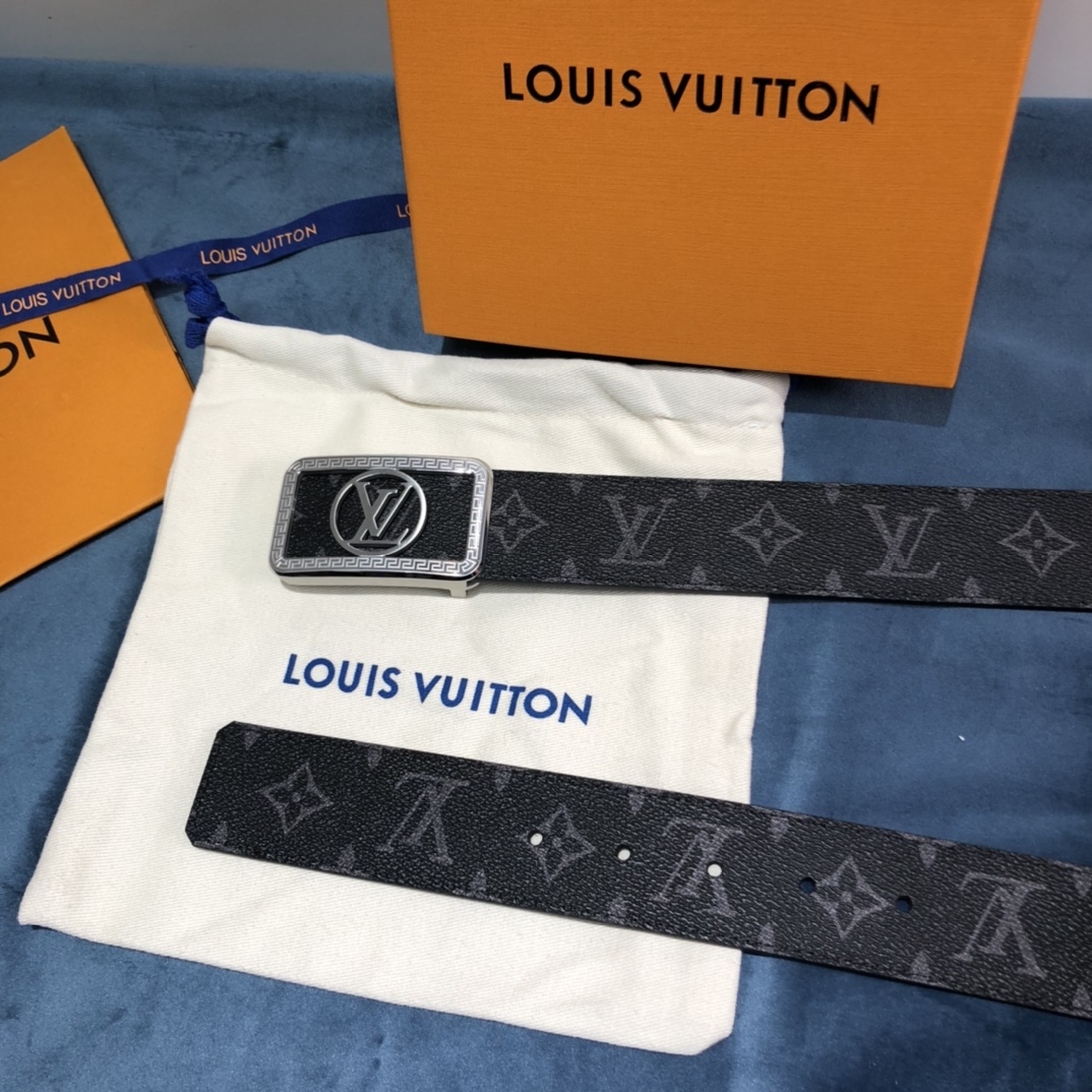 Louis Vuitton Belt in Black