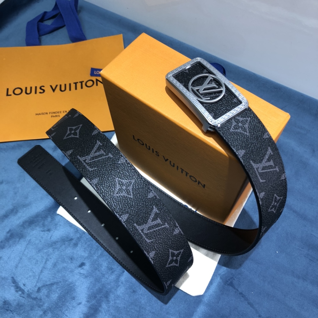 Louis Vuitton Belt in Black