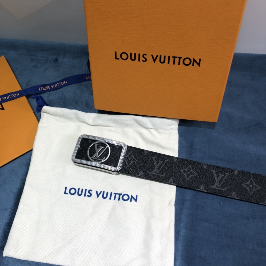 Louis Vuitton Belt in Black