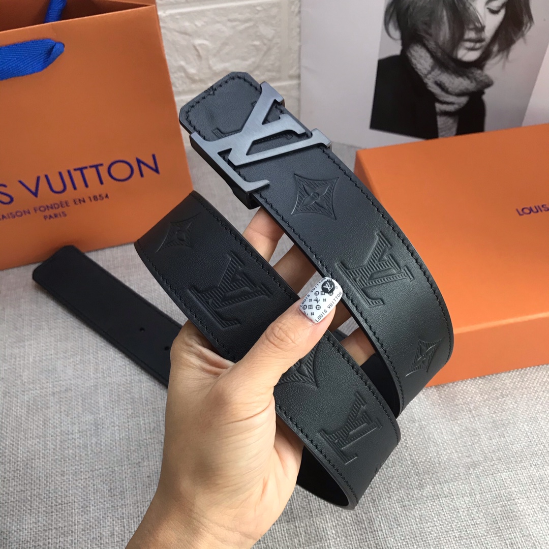 Louis Vuitton Belt in Black