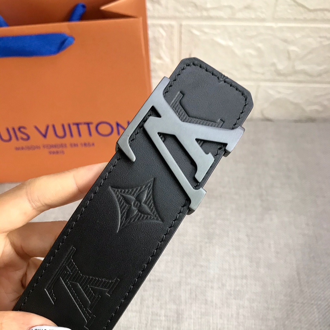 Louis Vuitton Belt in Black