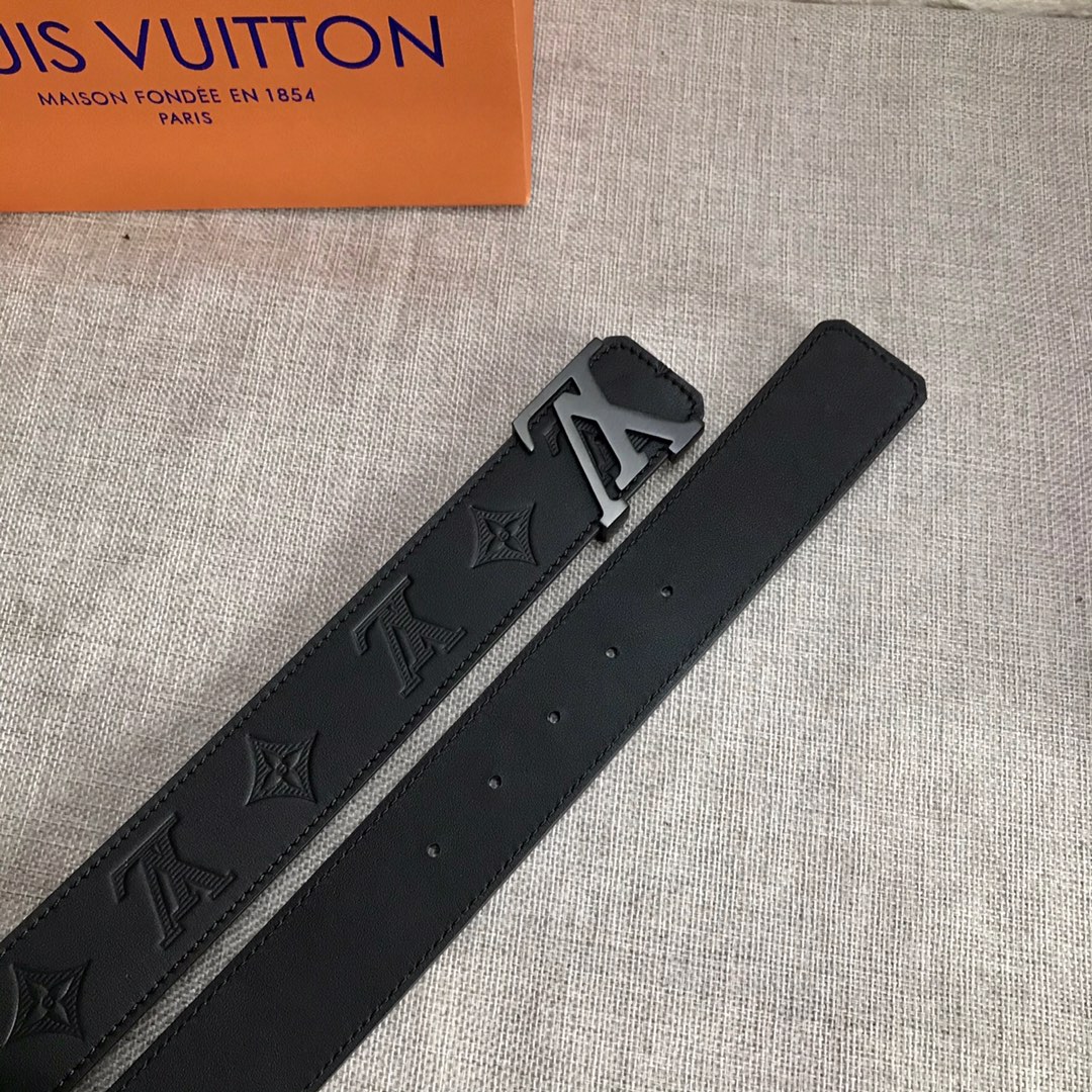 Louis Vuitton Belt in Black