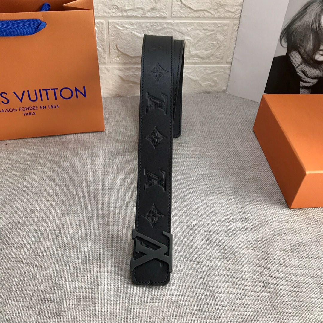 Louis Vuitton Belt in Black