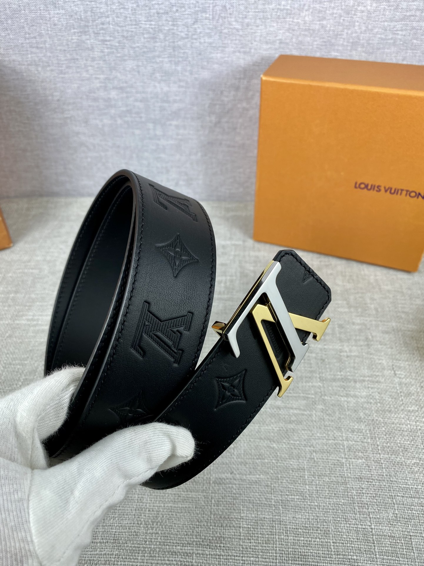 Louis Vuitton Belt in Black