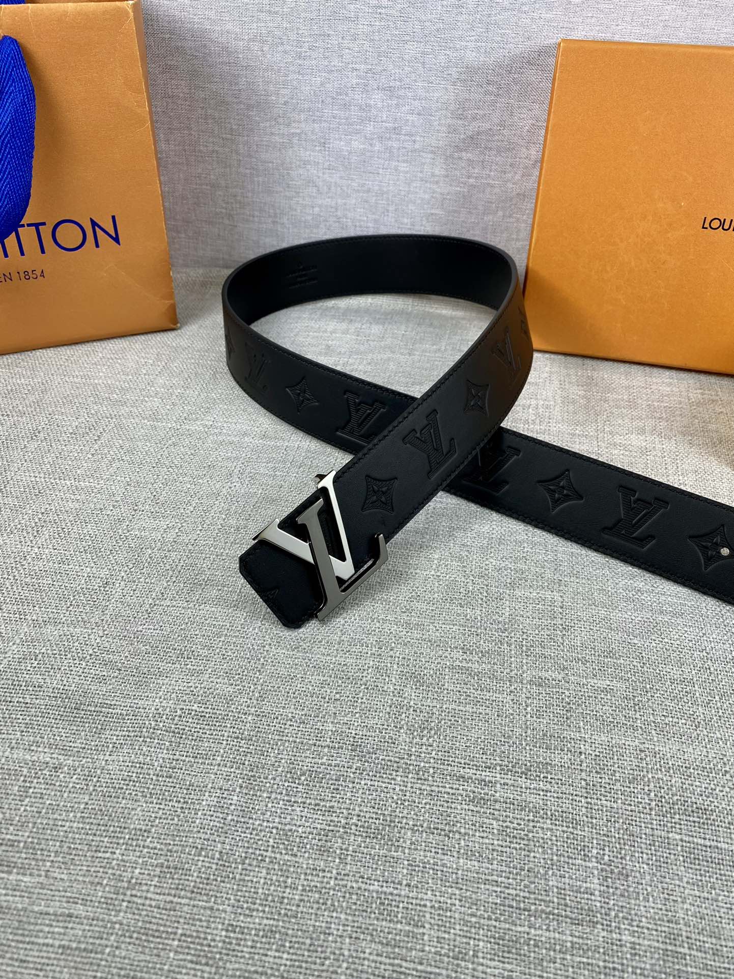 Louis Vuitton Belt in Black