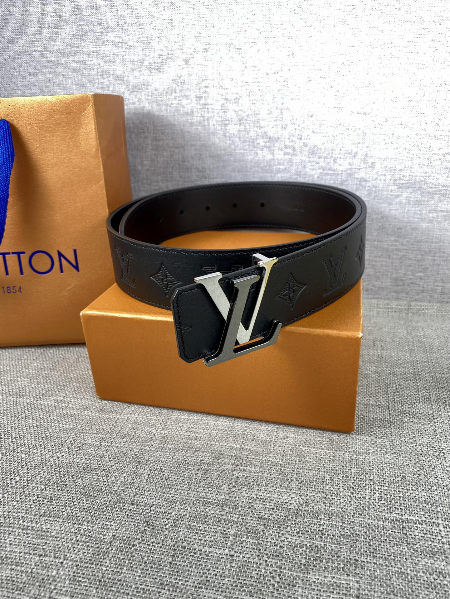 Louis Vuitton Belt in Black