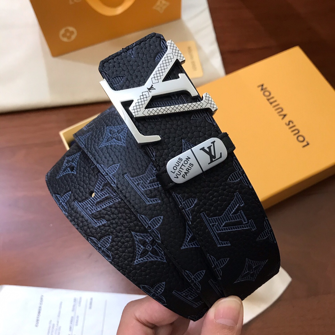 Louis Vuitton Belt in Black