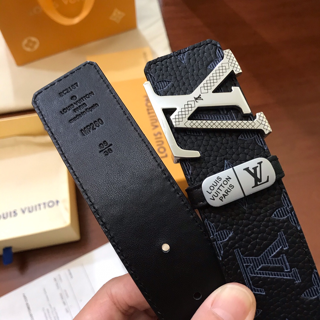 Louis Vuitton Belt in Black