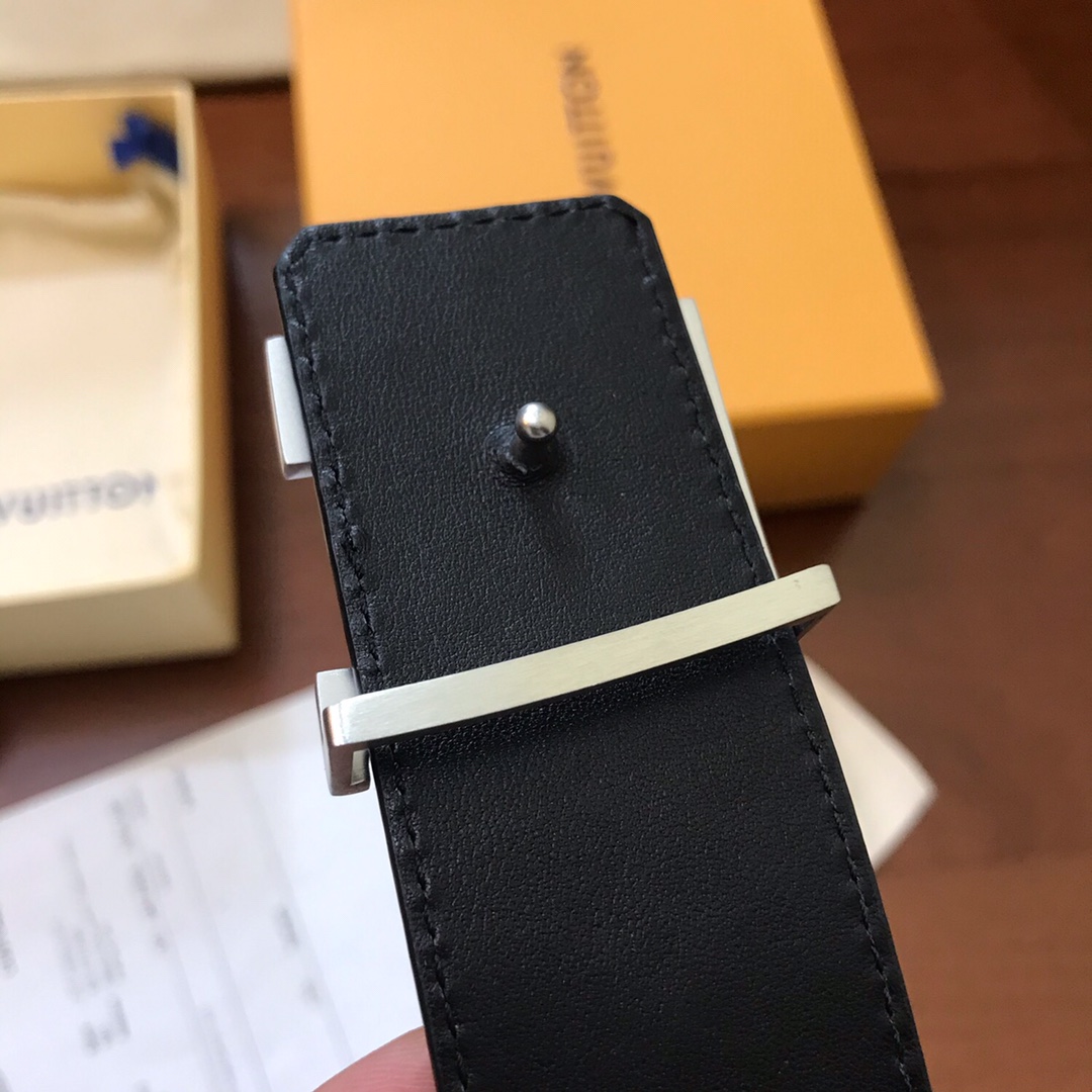 Louis Vuitton Belt in Black