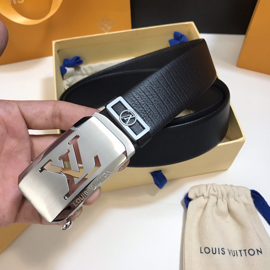 Louis Vuitton Belt in Black