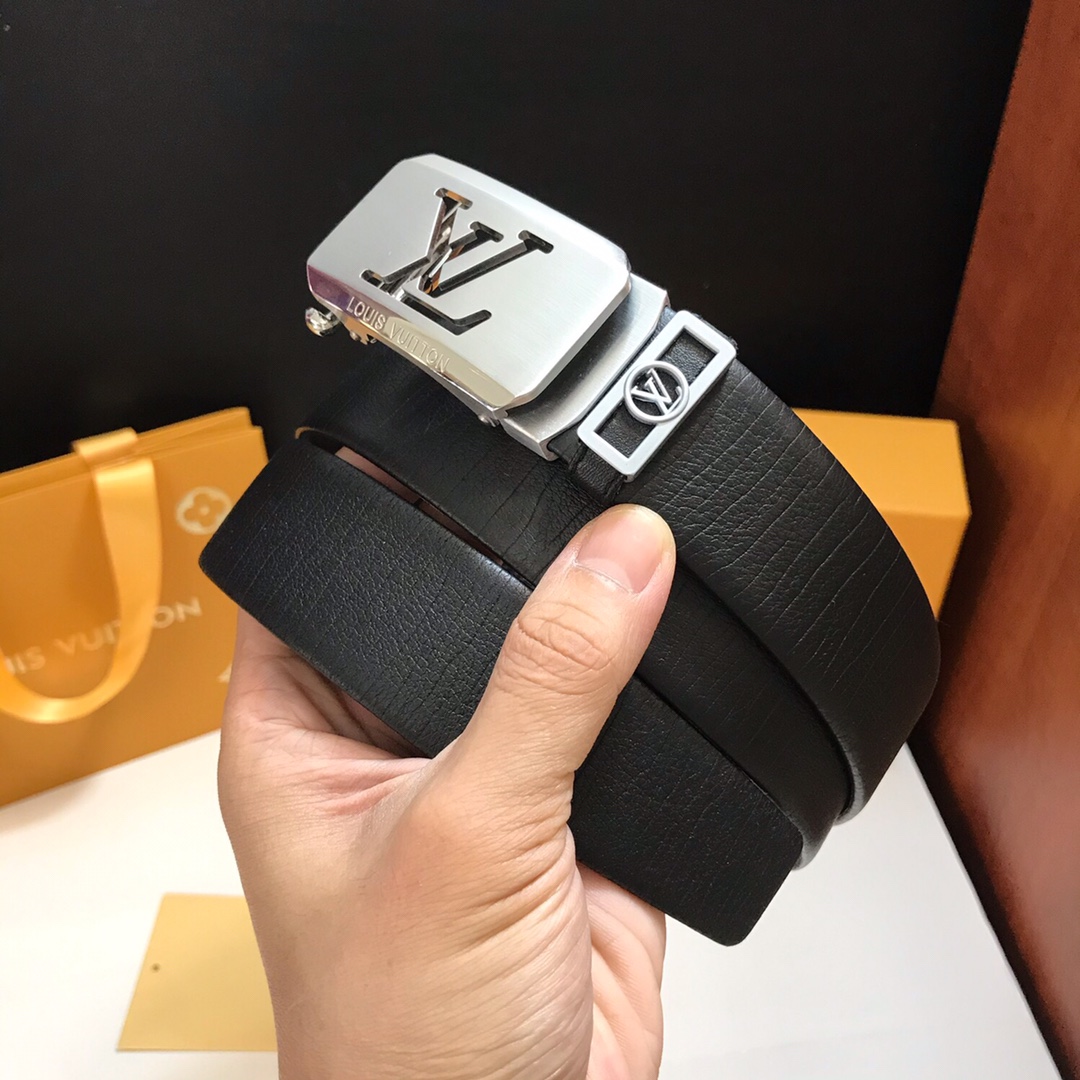 Louis Vuitton Belt in Black