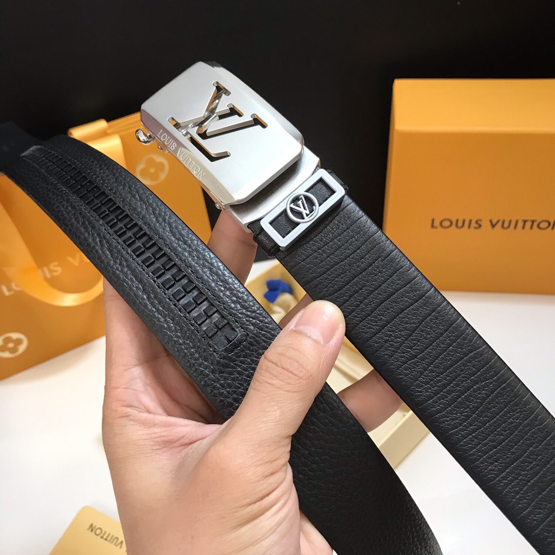 Louis Vuitton Belt in Black