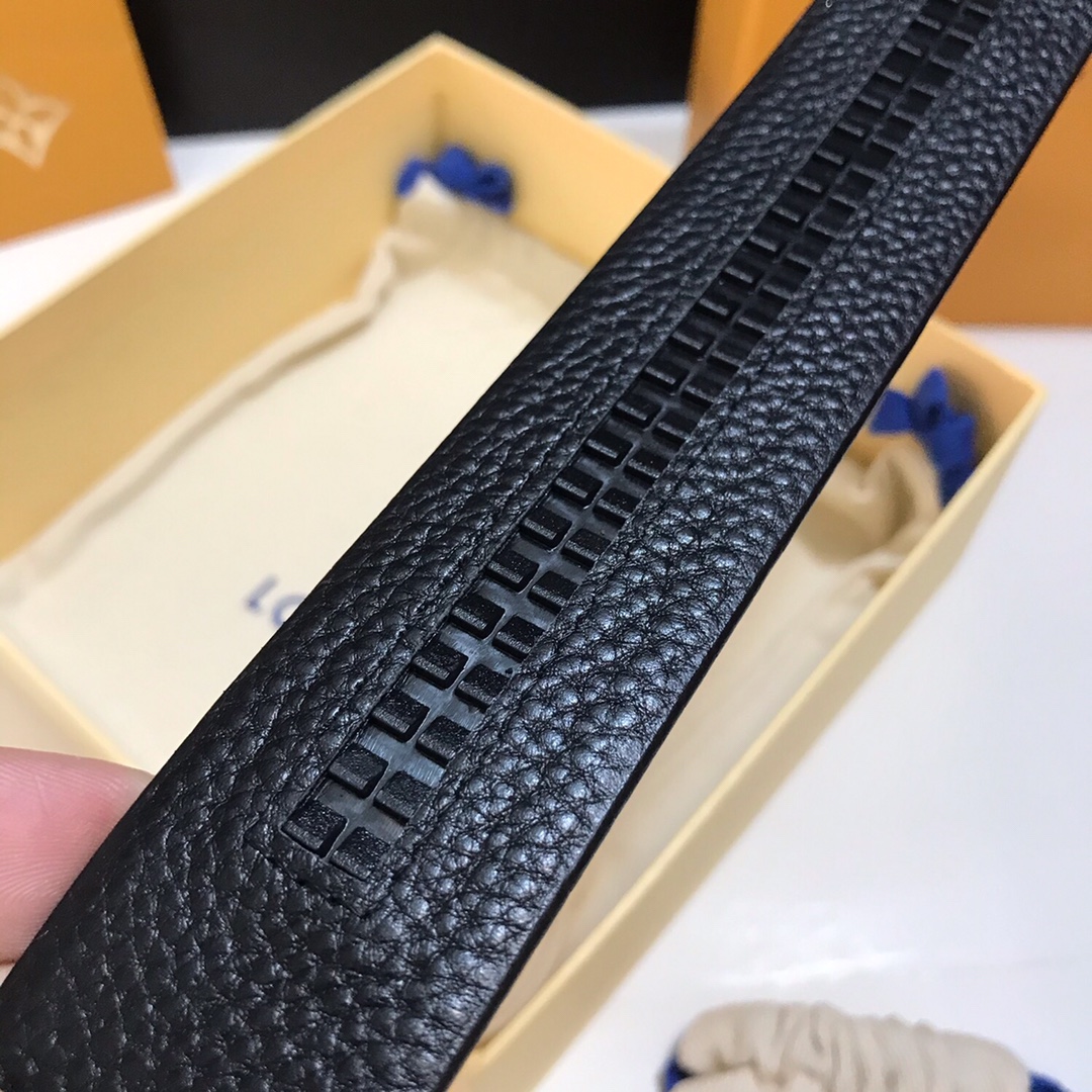 Louis Vuitton Belt in Black