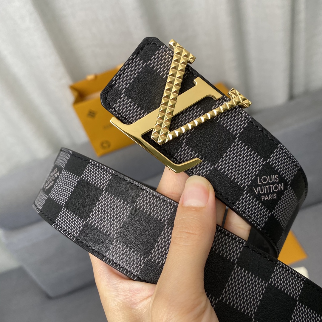 Louis Vuitton Belt in Black