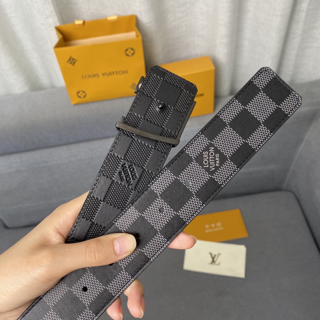 Louis Vuitton Belt in Black