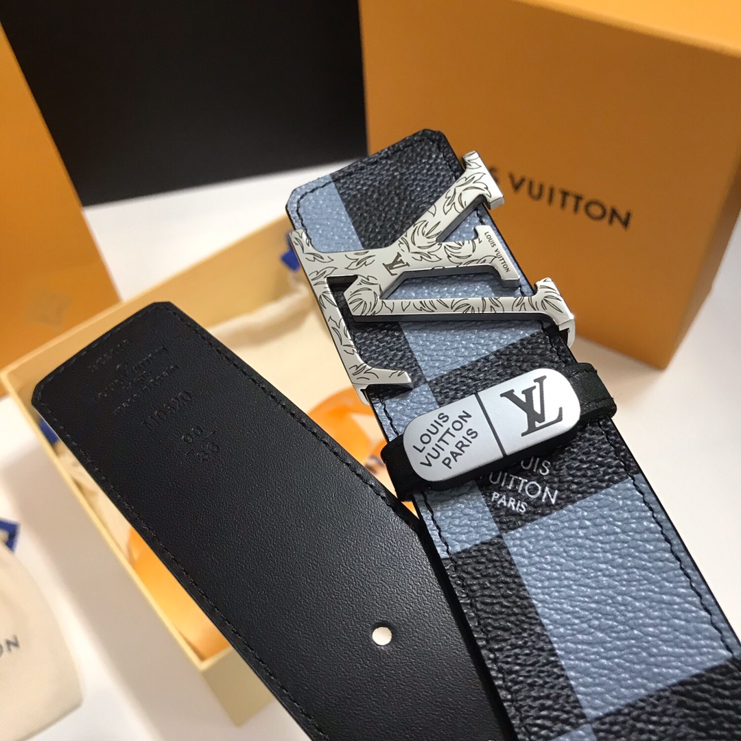 Louis Vuitton Belt in Black