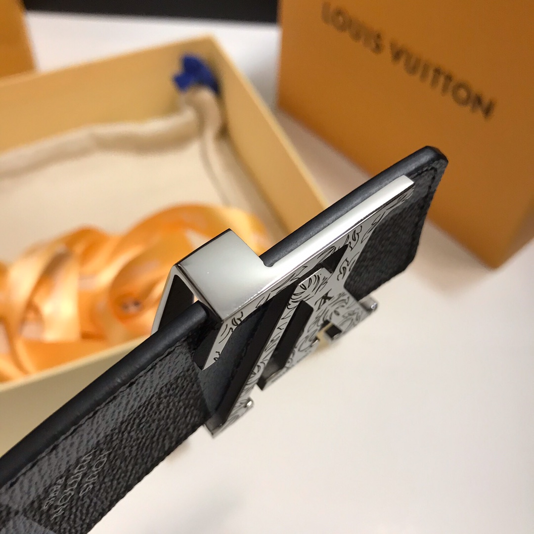 Louis Vuitton Belt in Black