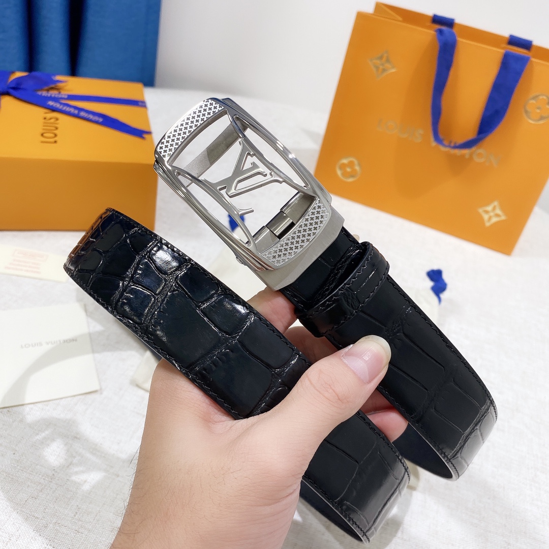 Louis Vuitton Belt in Black