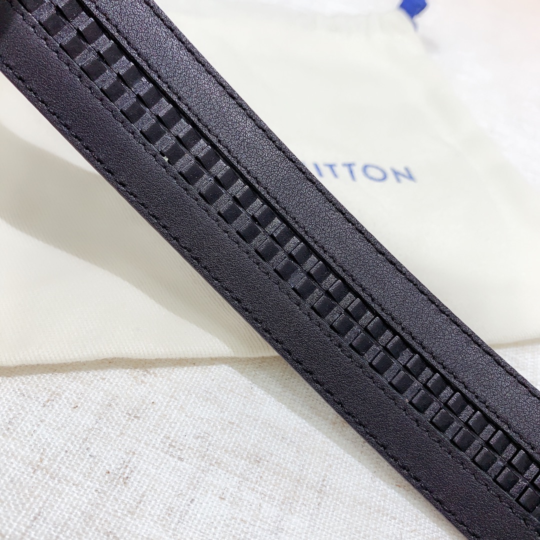 Louis Vuitton Belt in Black