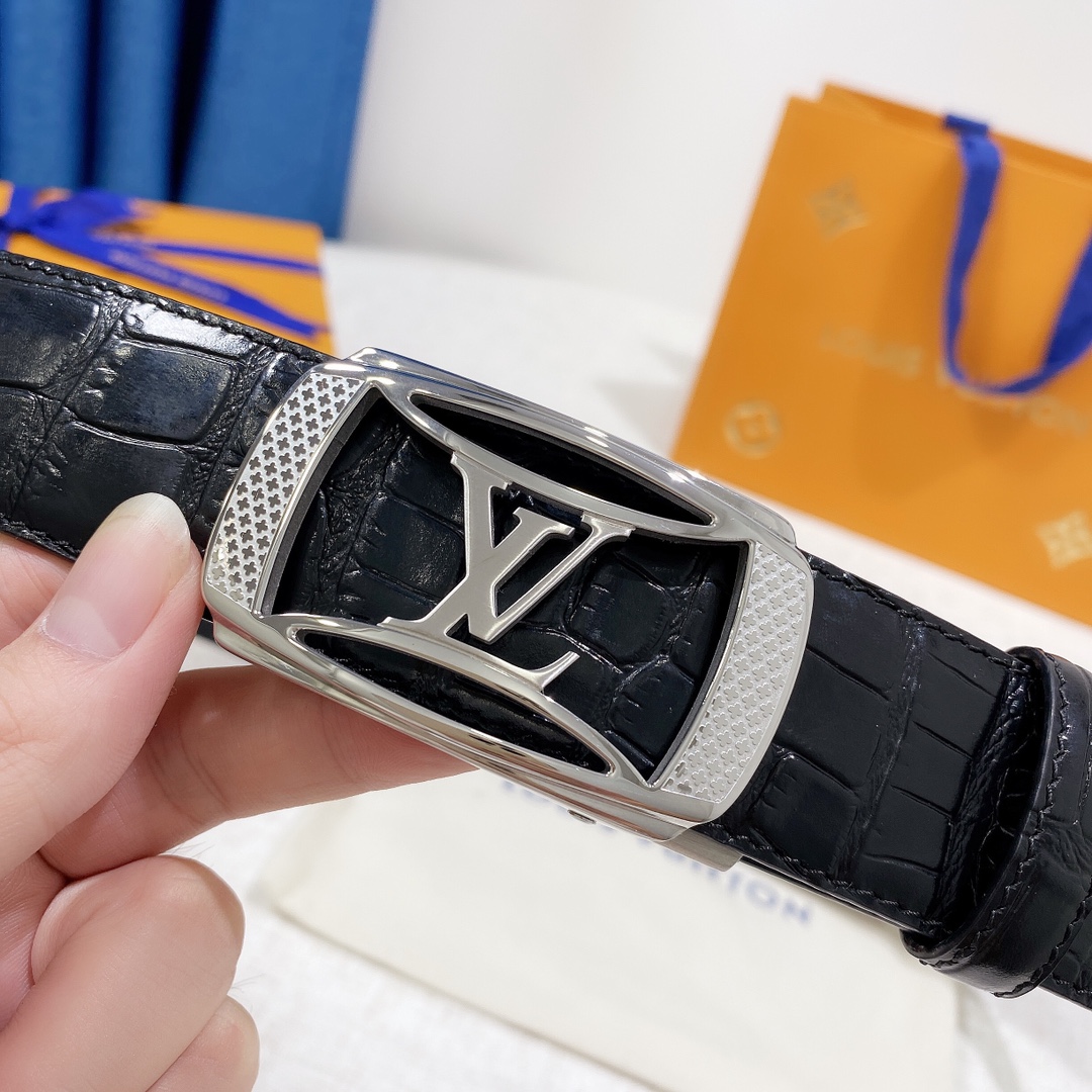 Louis Vuitton Belt in Black