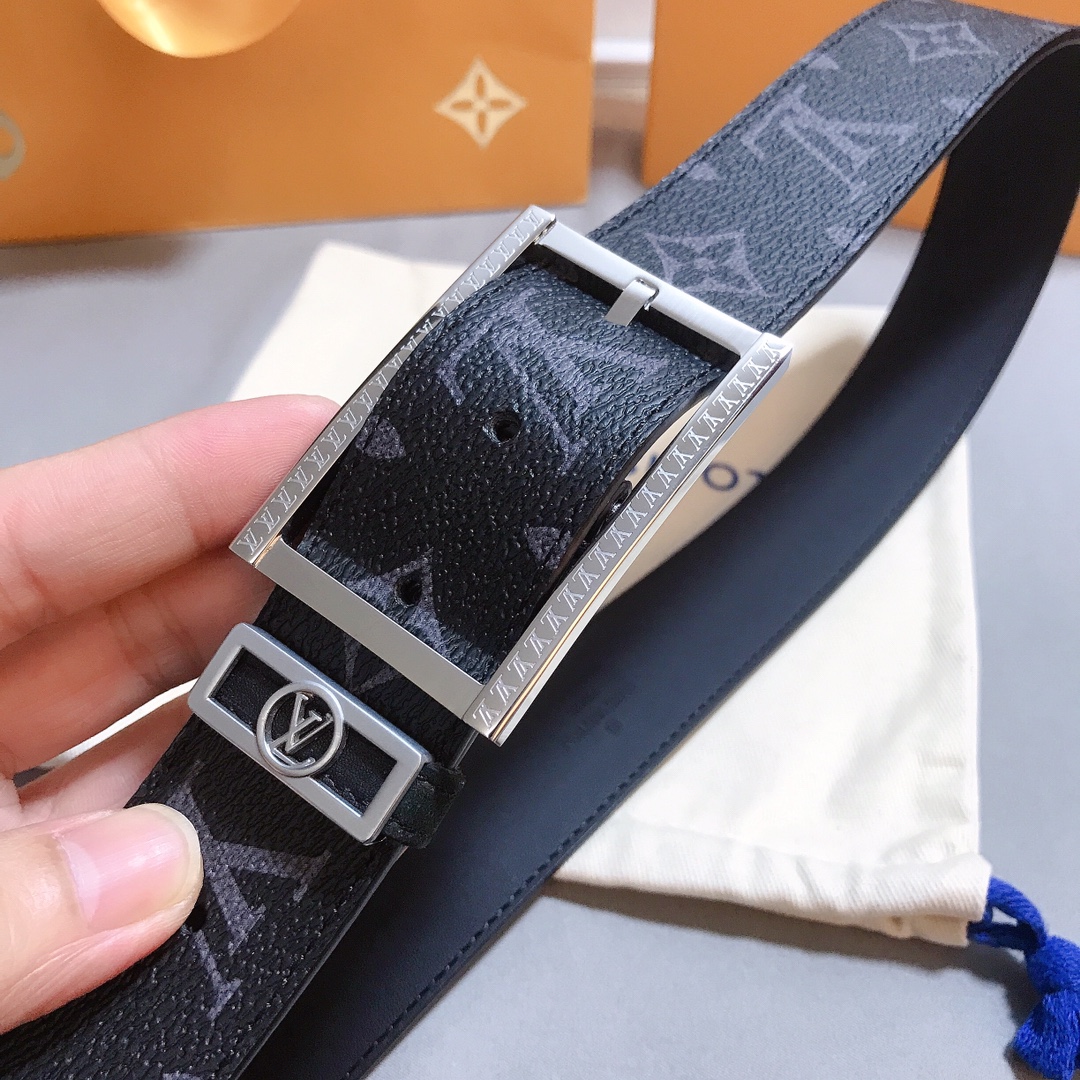 Louis Vuitton Belt in Black