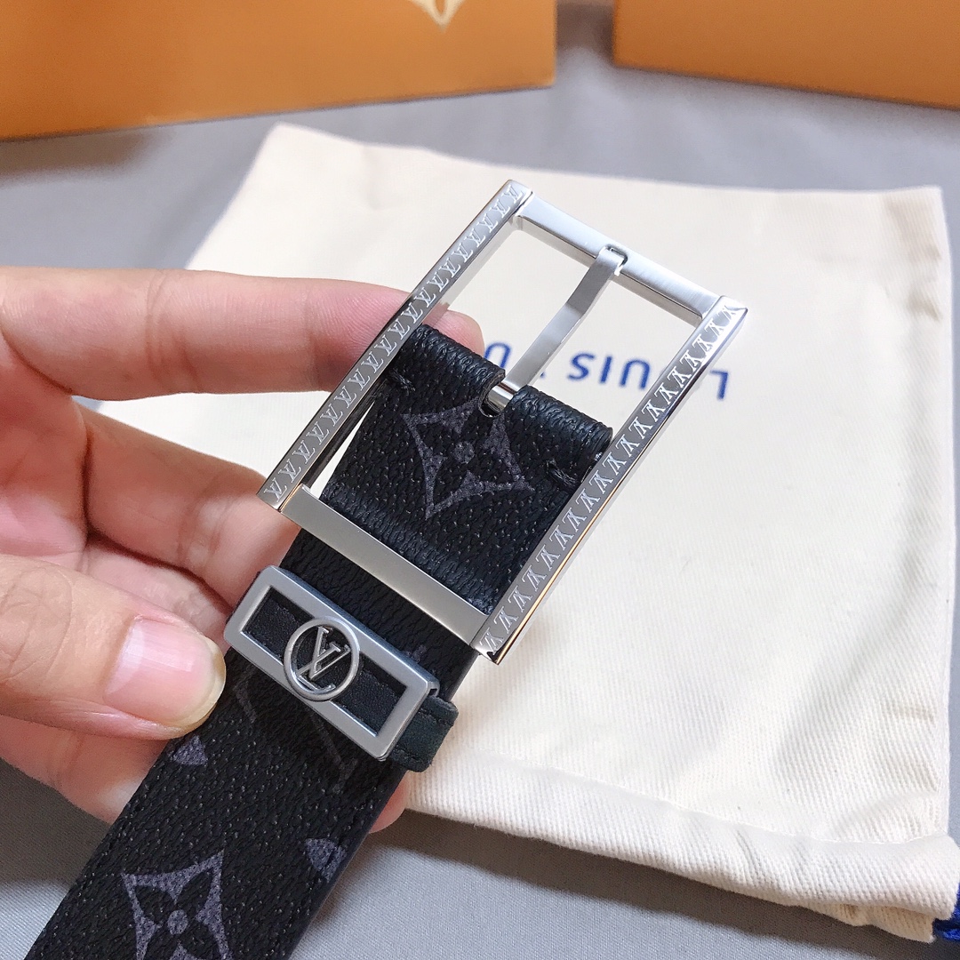 Louis Vuitton Belt in Black