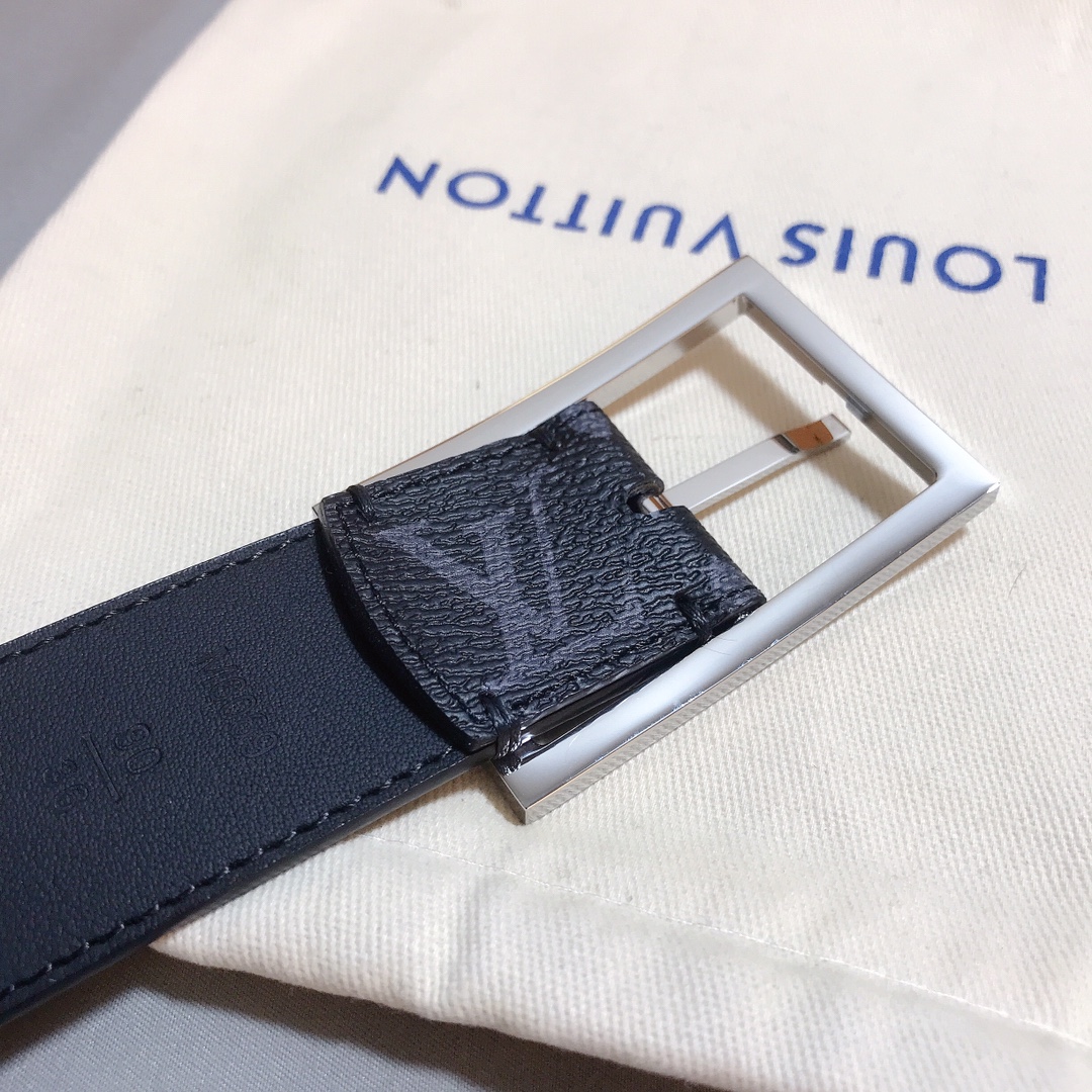 Louis Vuitton Belt in Black