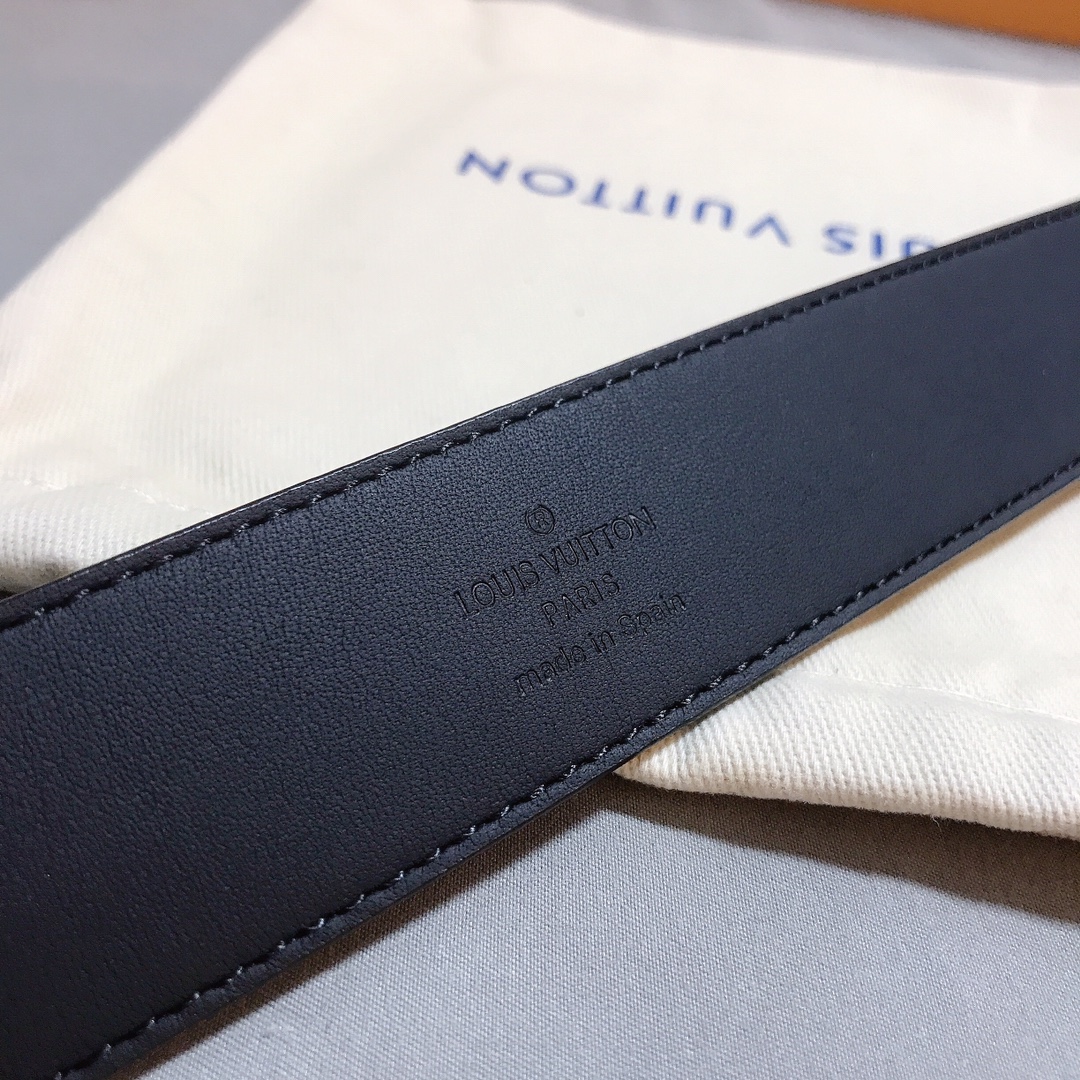 Louis Vuitton Belt in Black