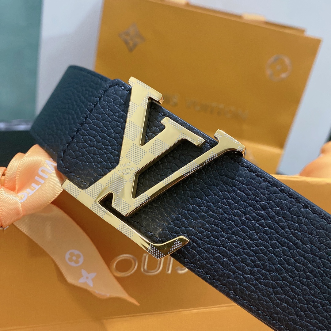 Louis Vuitton Belt in Black