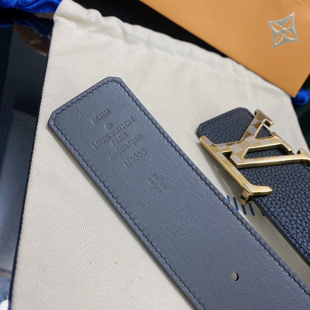 Louis Vuitton Belt in Black