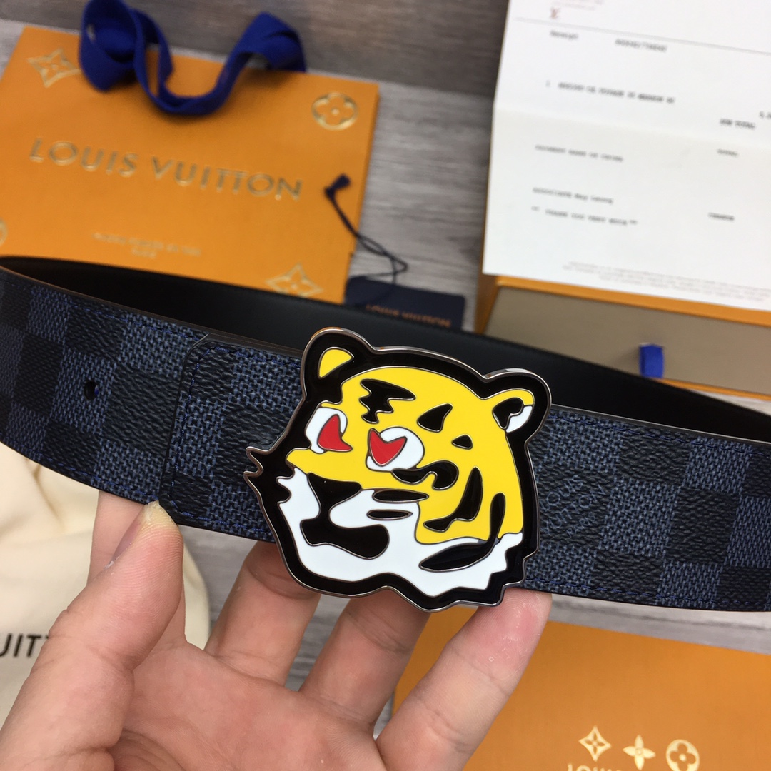 Louis Vuitton Belt in Black