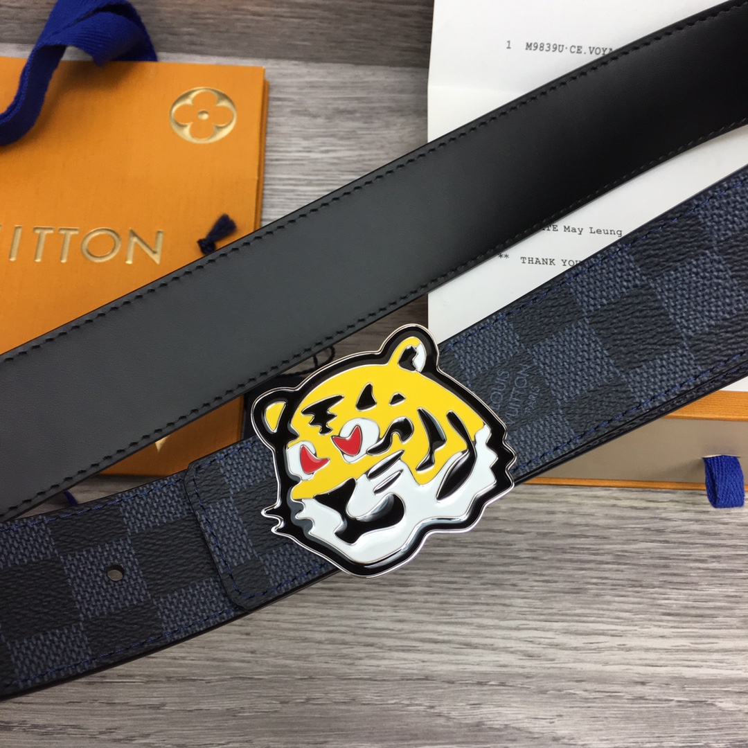 Louis Vuitton Belt in Black