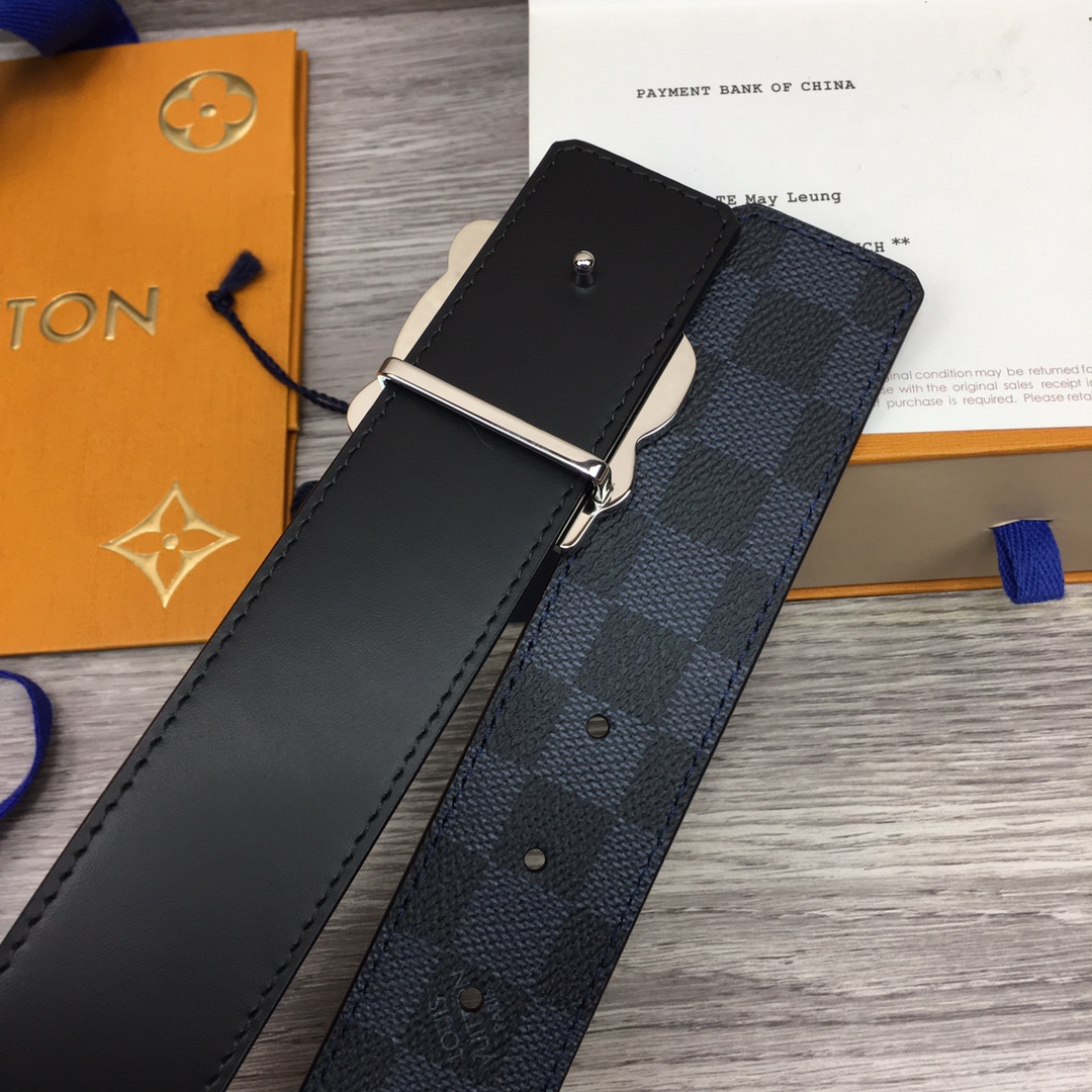 Louis Vuitton Belt in Black