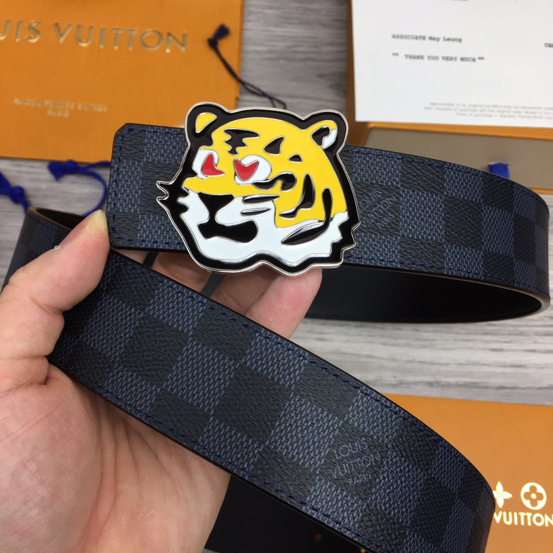 Louis Vuitton Belt in Black