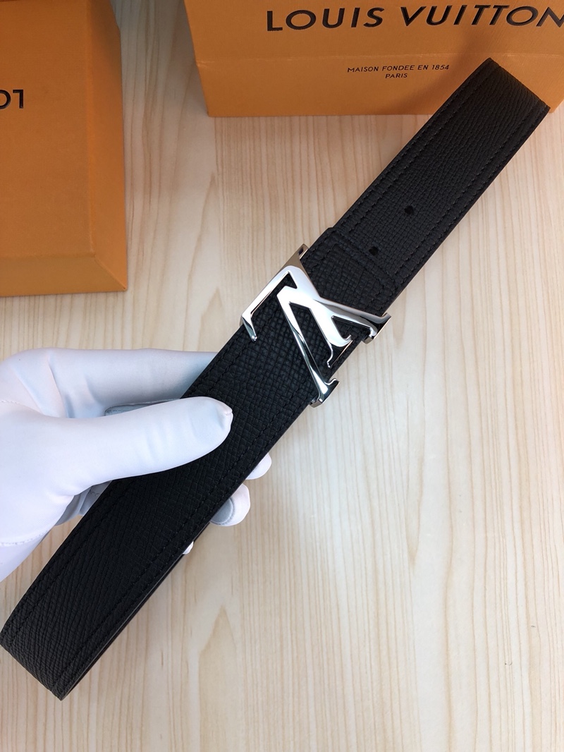 Louis Vuitton Belt in Black