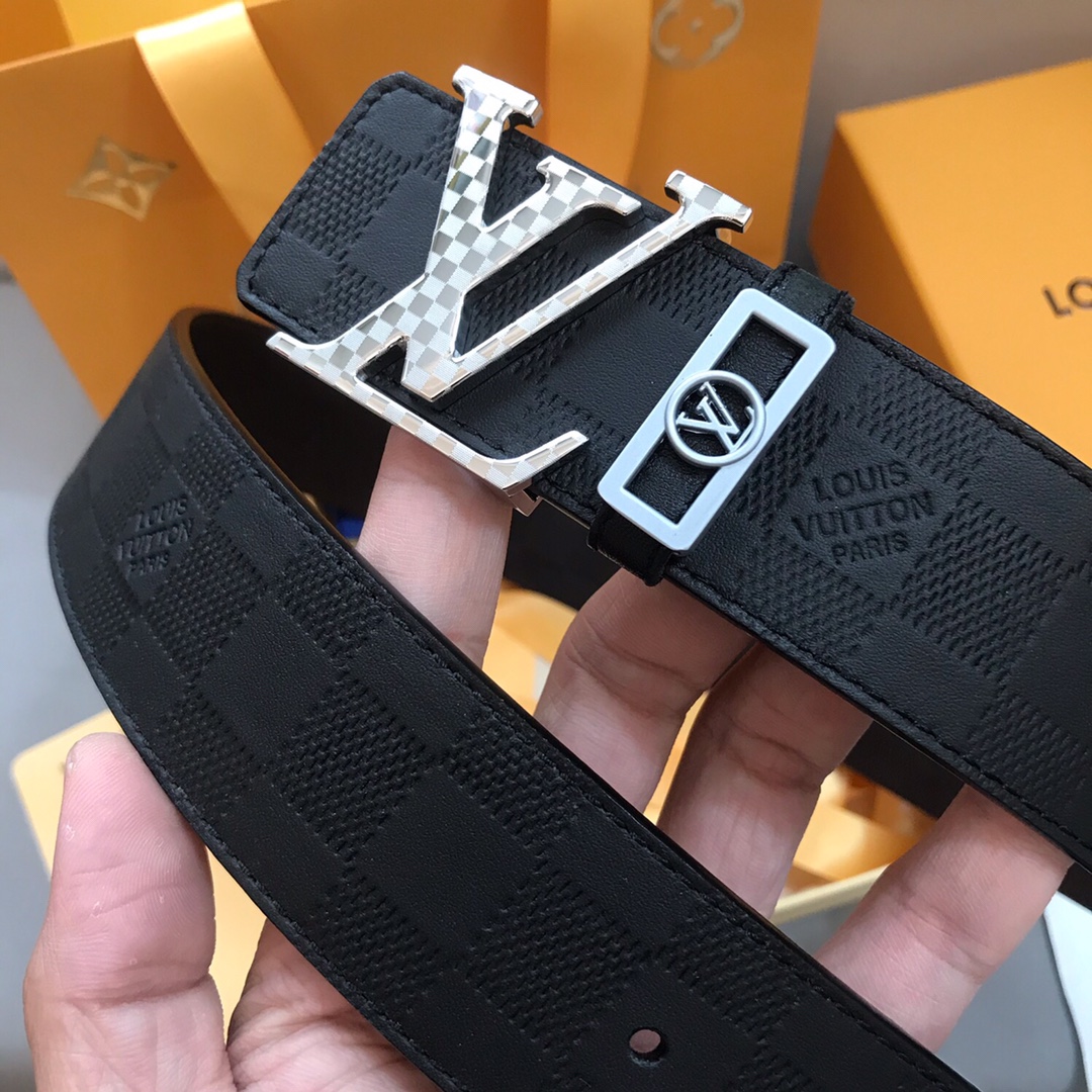 Louis Vuitton Belt in Black