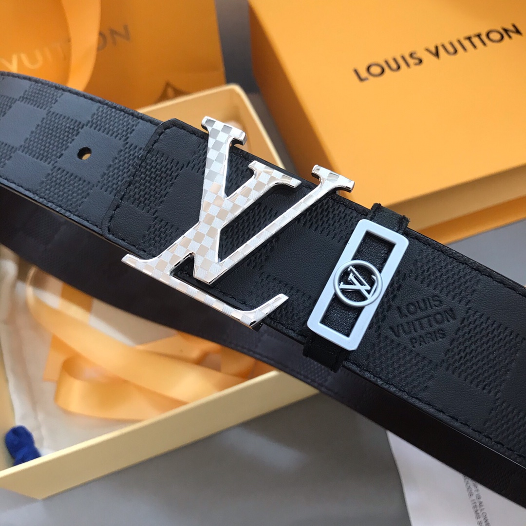 Louis Vuitton Belt in Black