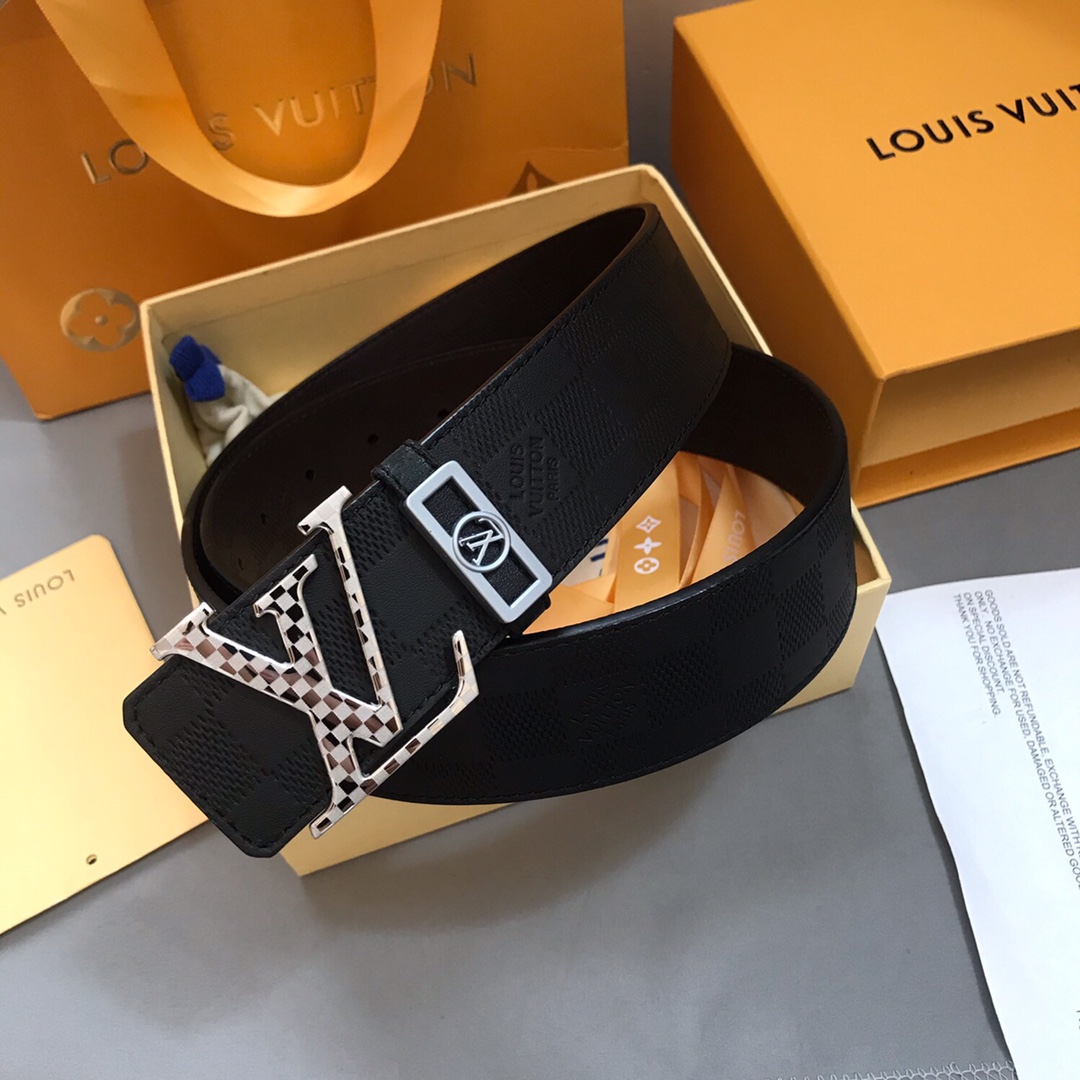 Louis Vuitton Belt in Black