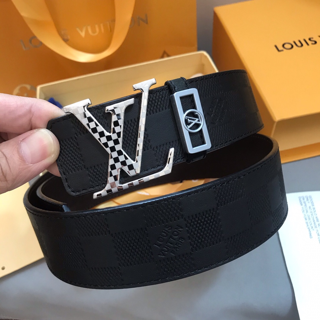 Louis Vuitton Belt in Black