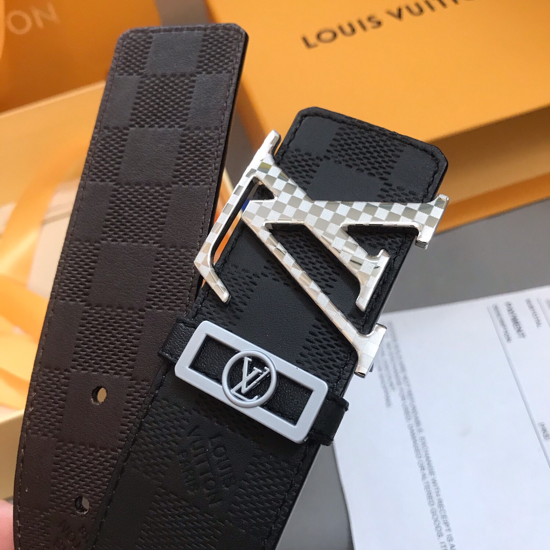 Louis Vuitton Belt in Black