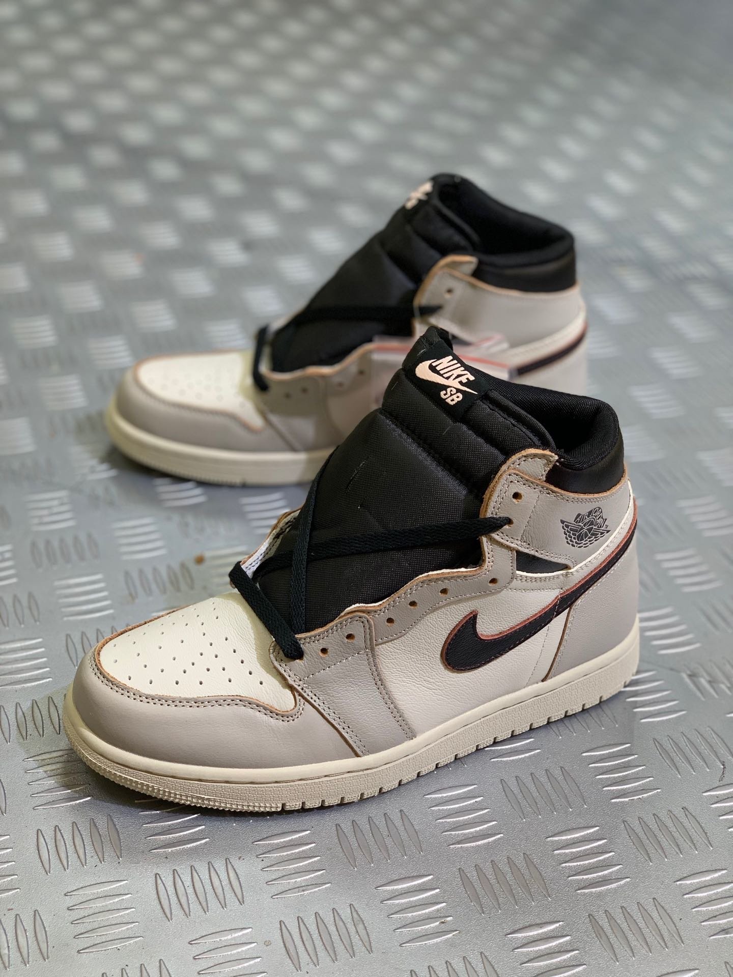 High Quality 2019 Nike SB Air Jordan 1 Retro Light Bone Ready to ship