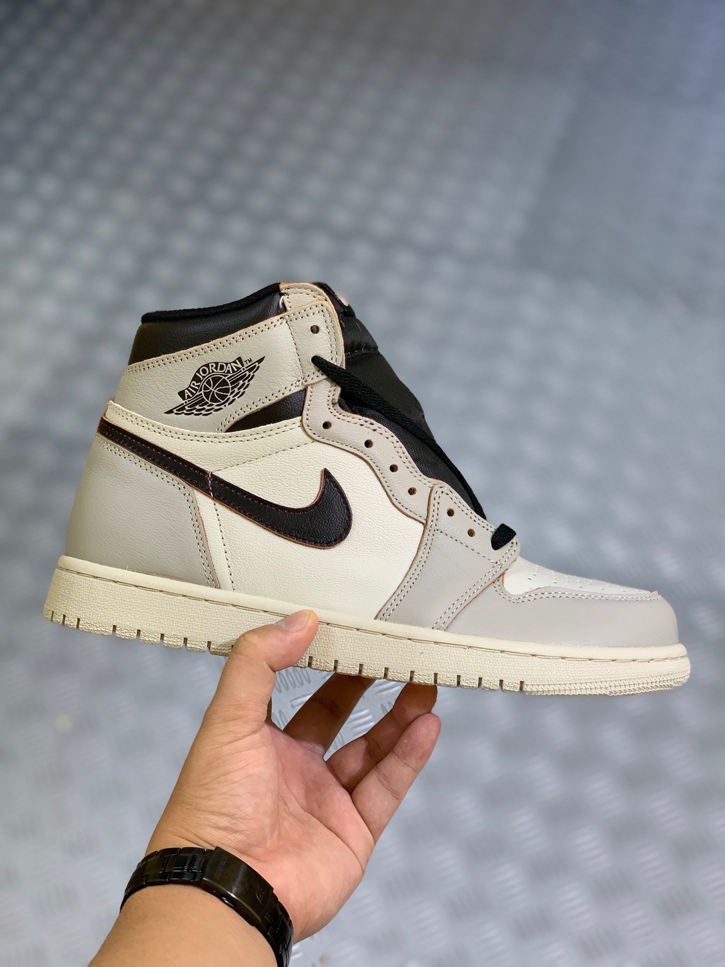 High Quality 2019 Nike SB Air Jordan 1 Retro Light Bone Ready to ship