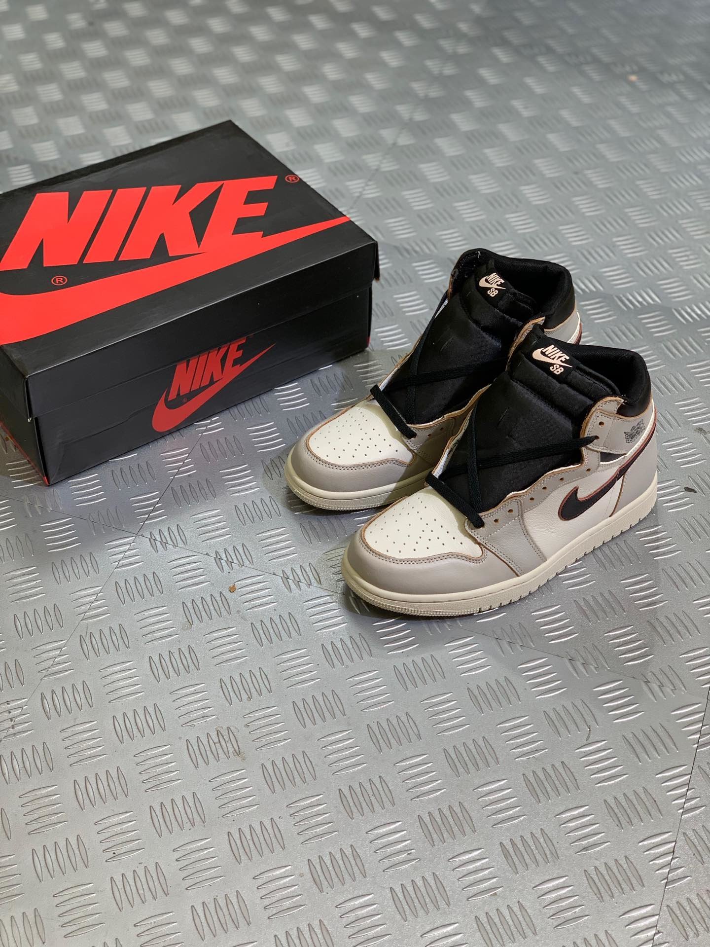 High Quality 2019 Nike SB Air Jordan 1 Retro Light Bone Ready to ship