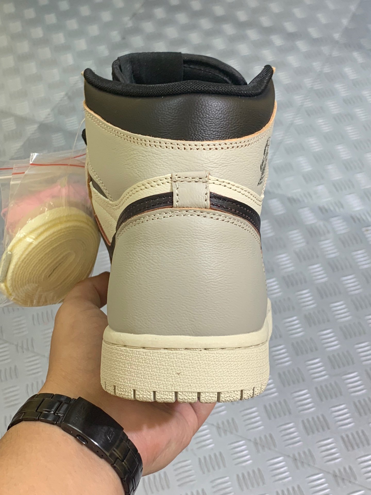 High Quality 2019 Nike SB Air Jordan 1 Retro Light Bone Ready to ship