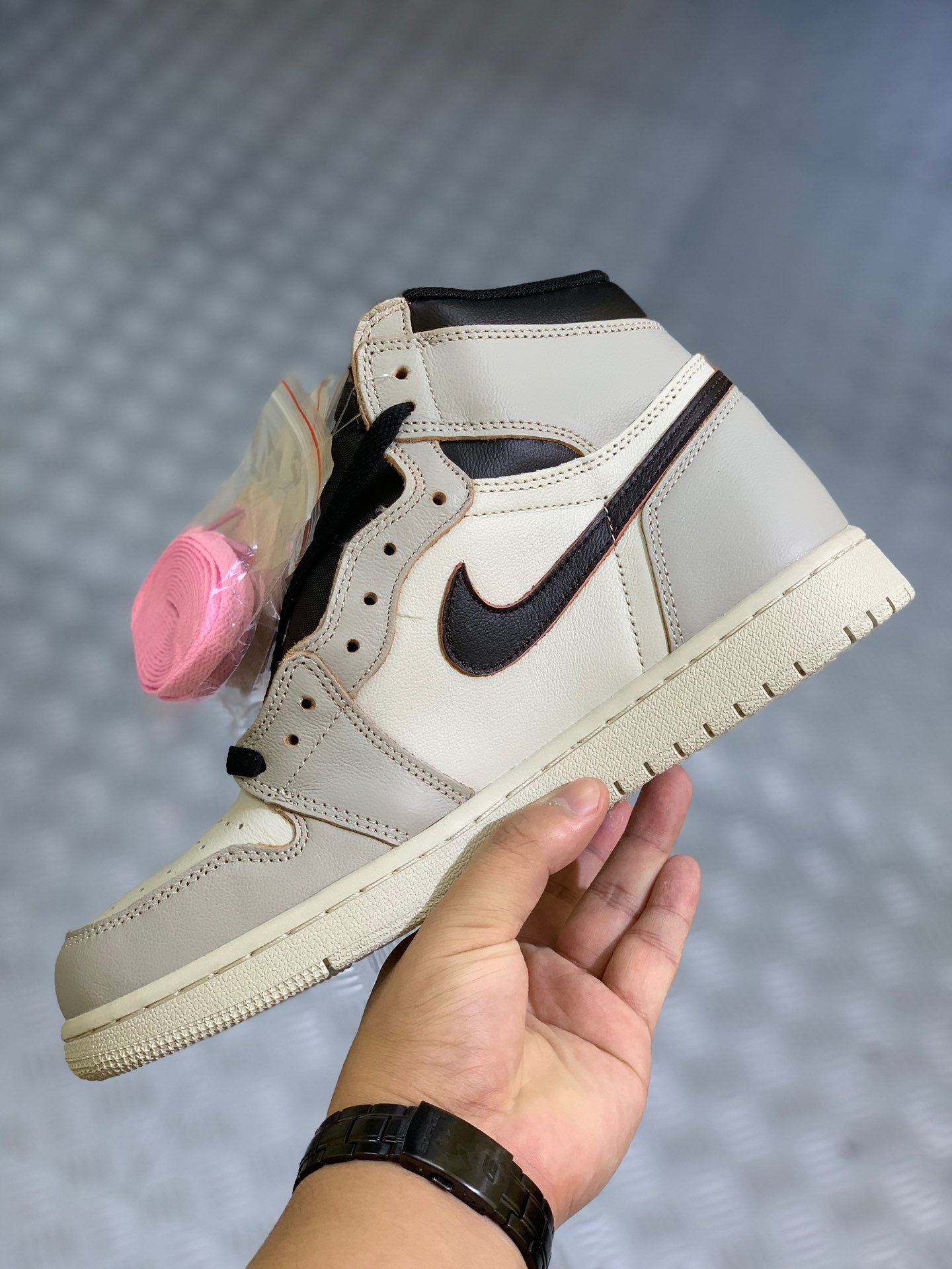 High Quality 2019 Nike SB Air Jordan 1 Retro Light Bone Ready to ship