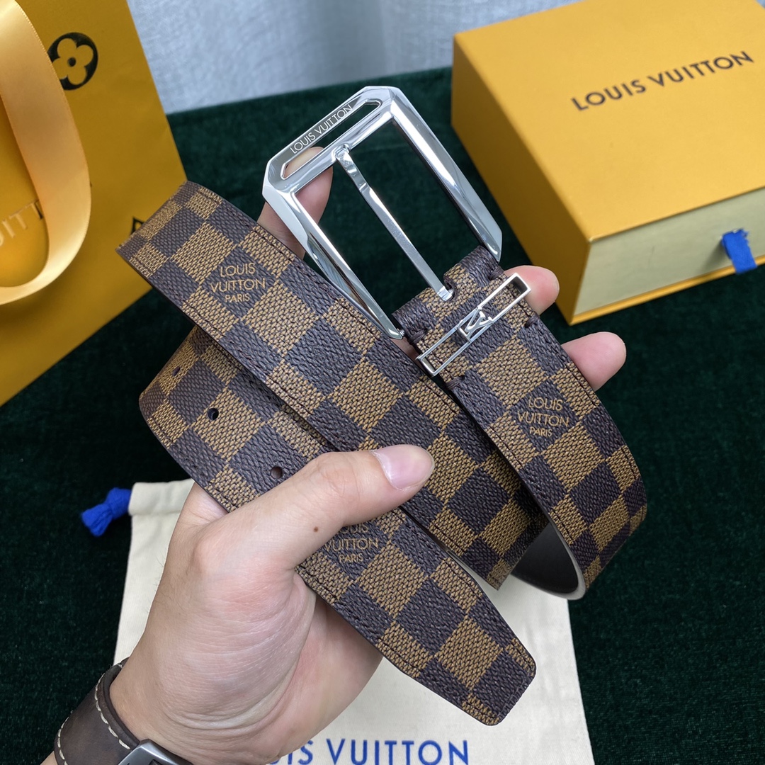 Louis Vuitton Belt in Coffee