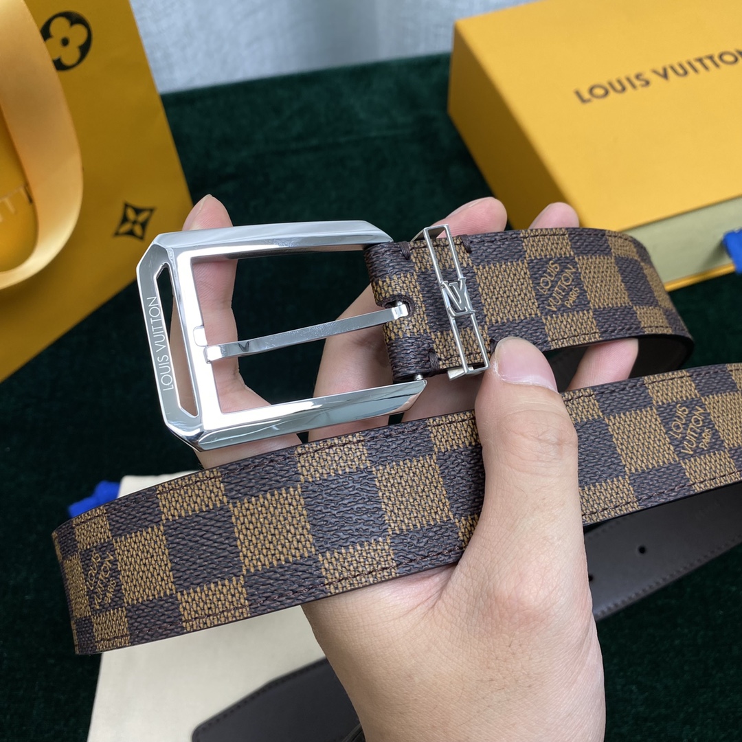 Louis Vuitton Belt in Coffee